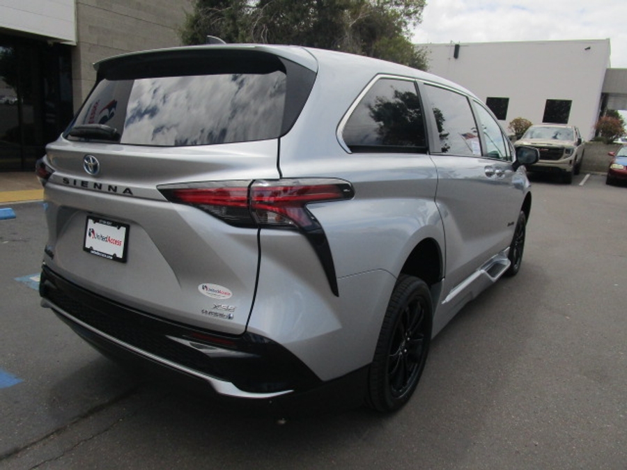 Used 2023 Toyota Sienna Hybrid XSE Sport - BraunAbility Side Entry Entry Fold Out Automatic Ramp
