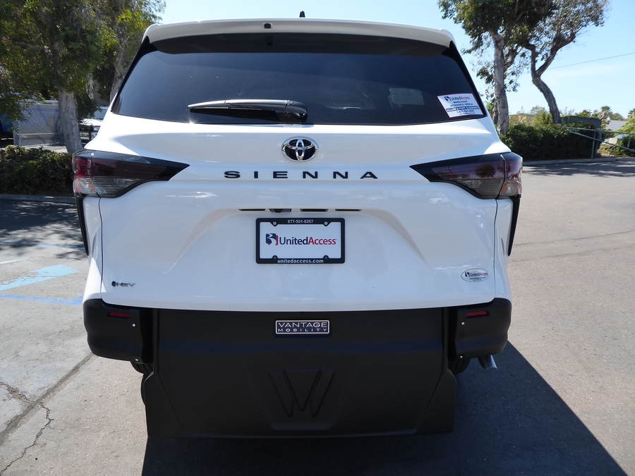 New 2026 Toyota Sienna Hybrid LE w swivel 2nd row - Vantage Mobility Commercial Rear Entry Fold Out Manual Ramp