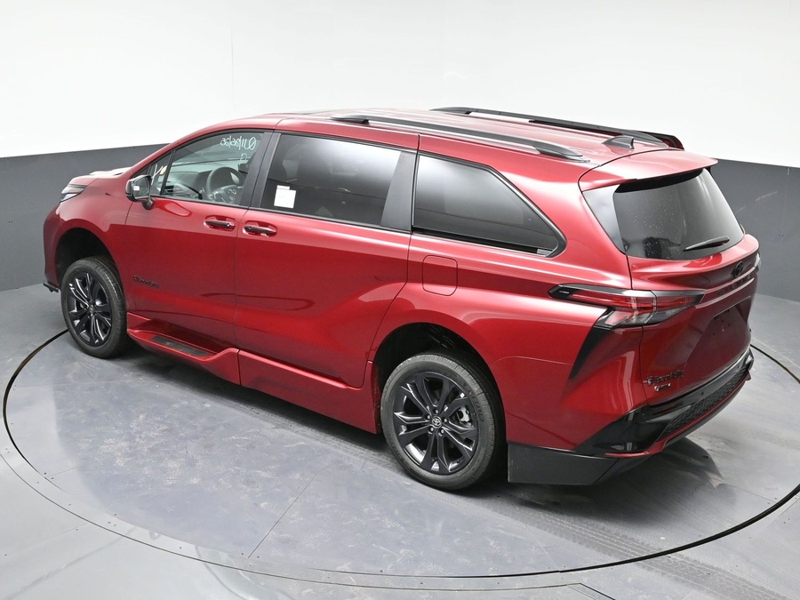 New 2025 Toyota Sienna Hybrid XSE Sport - BraunAbility Side Entry Entry Fold Out Automatic Ramp