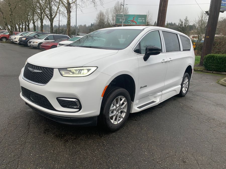 Used 2025 Chrysler Pacifica Select Safety - BraunAbility Side Entry Fold Out Automatic Ramp