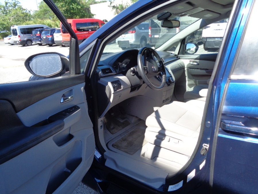 Used 2016 Honda Odyssey EX-L - BraunAbility Side Entry Entry Fold Out Automatic Ramp