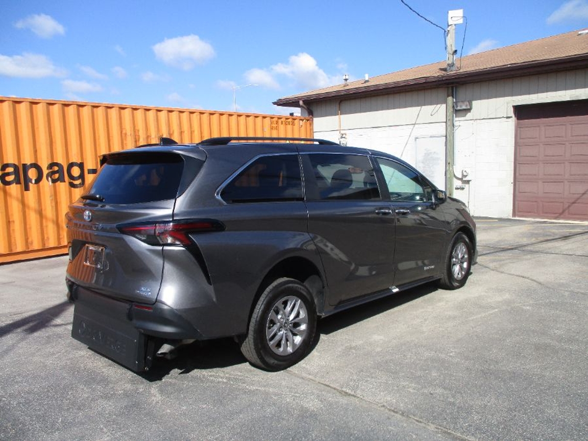 2024 TOYOTA SIENNA - Image 5