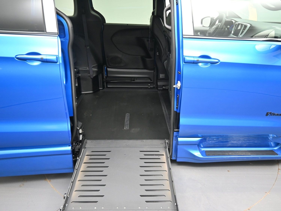 New 2026 Chrysler Pacifica Select Sport - BraunAbility Side Entry Entry Fold Out Automatic Ramp