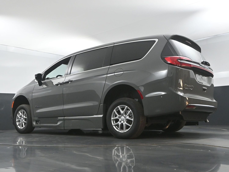 New 2025 Chrysler Pacifica Select Safety - BraunAbility Side Entry Entry Fold Out Automatic Ramp