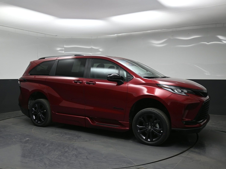 New 2026 Toyota Sienna Hybrid XSE Sport - BraunAbility Side Entry In Floor Automatic Ramp
