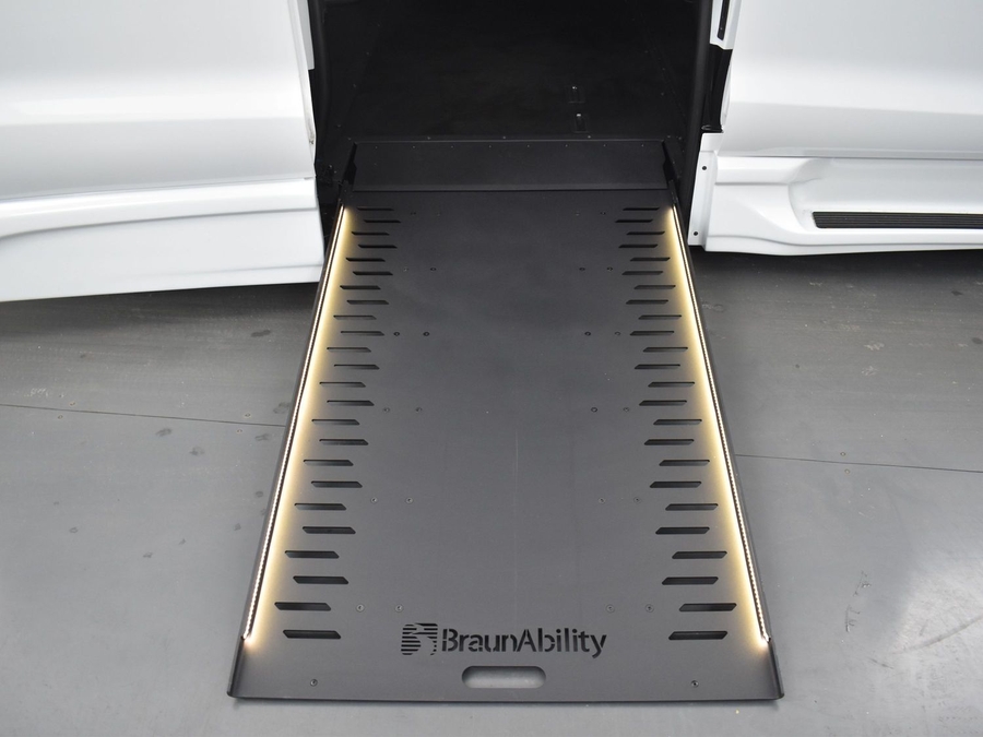 New 2025 Chrysler Pacifica SELECT PLUS - BraunAbility Side Entry Entry In Floor Automatic Ramp