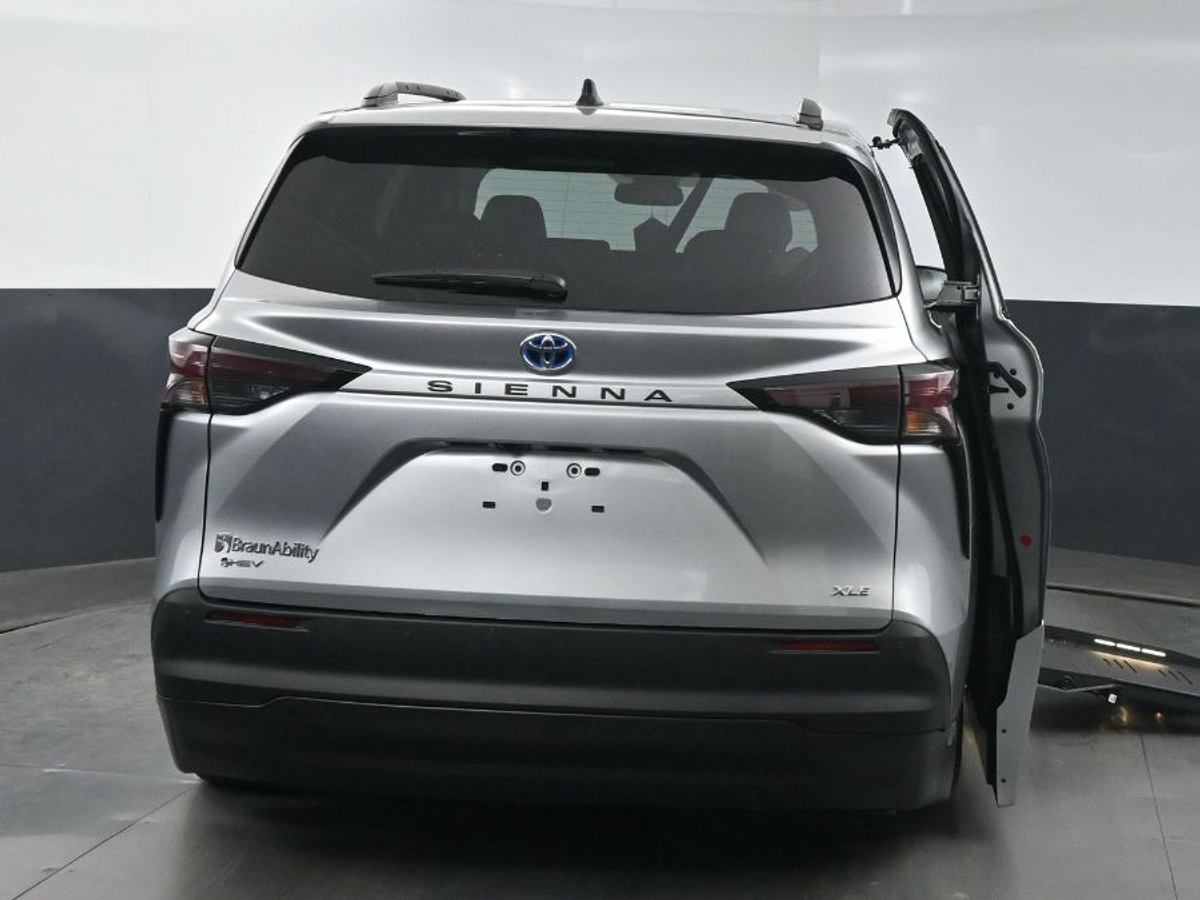 2025 TOYOTA SIENNA - Image 8