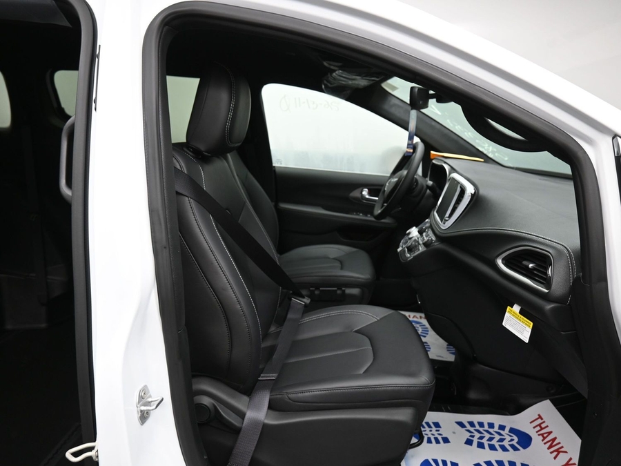 White Chrysler Pacifica image number 8