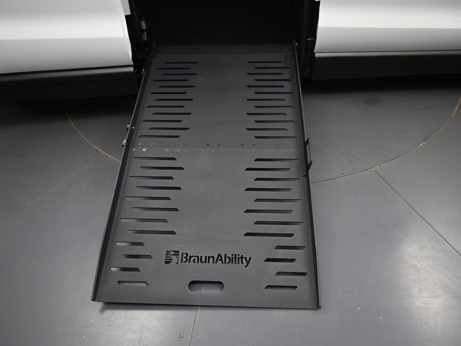 New 2026 Chrysler Voyager LX - BraunAbility Side Entry Fold Out Manual Ramp