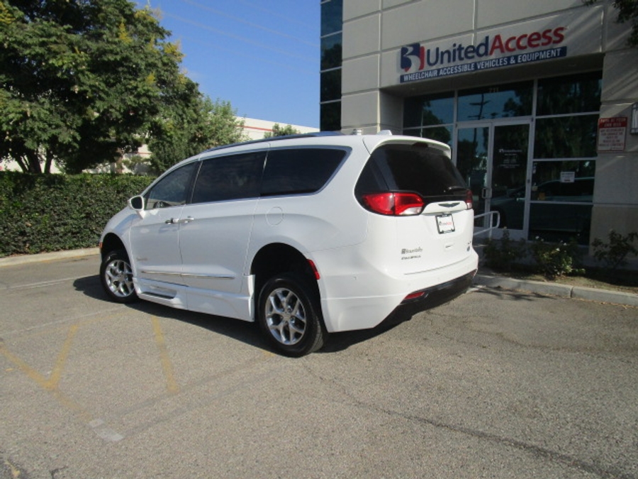 Used 2017 Chrysler Pacifica Limited - BraunAbility Side Entry Fold Out Automatic Ramp