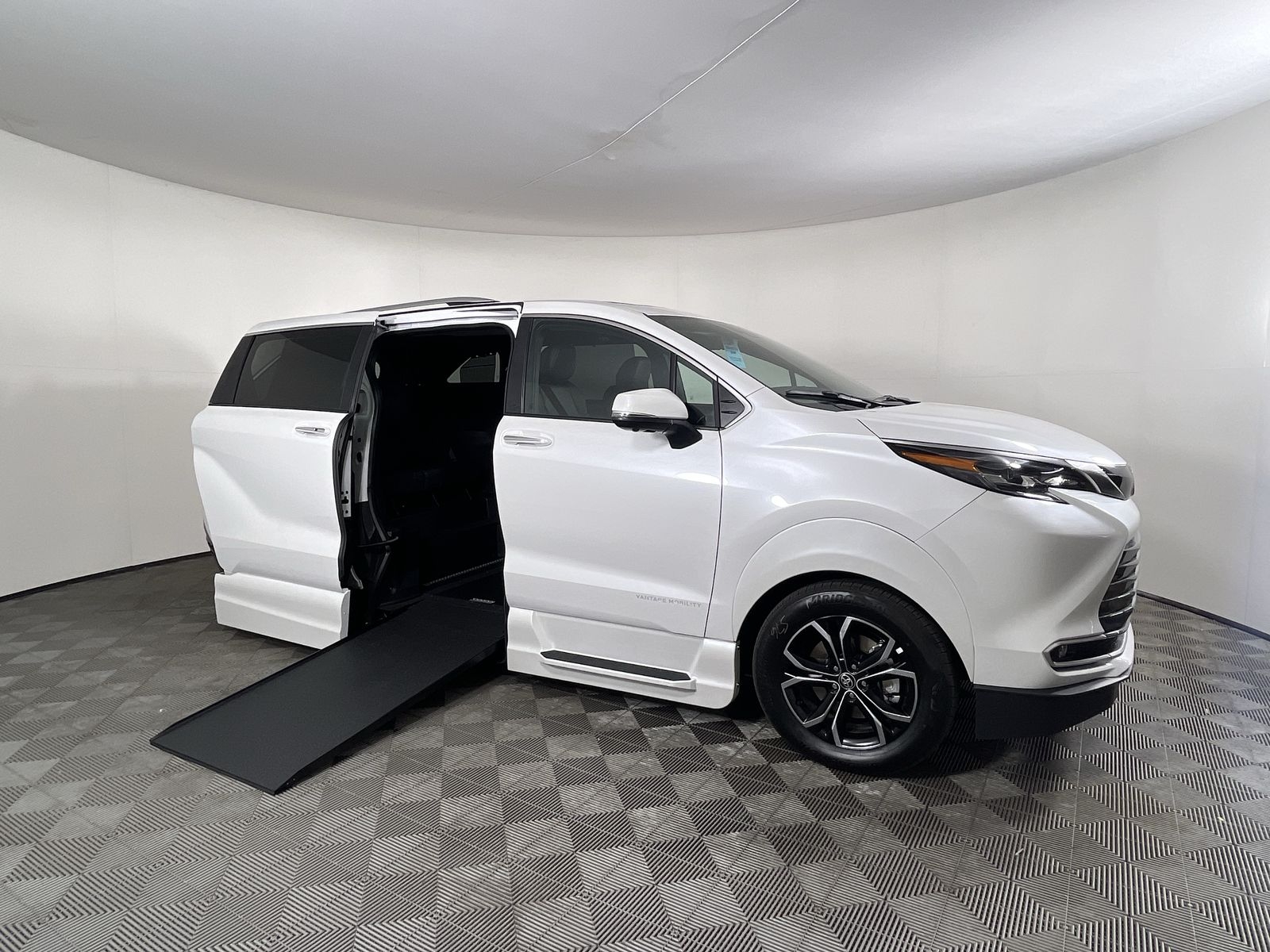 2026 Toyota Sienna AWD Platinum