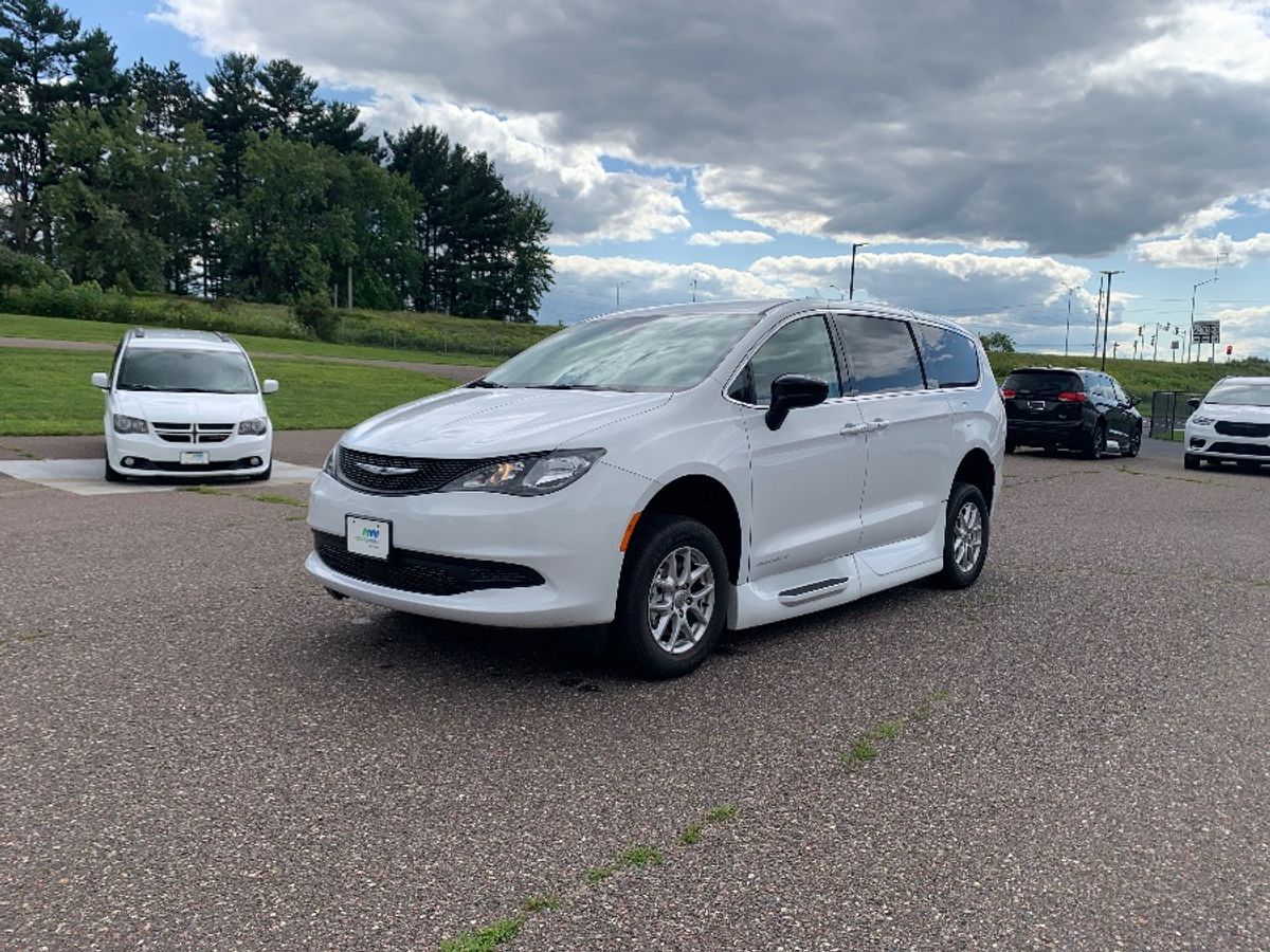 2024 CHRYSLER VOYAGER - Image 8