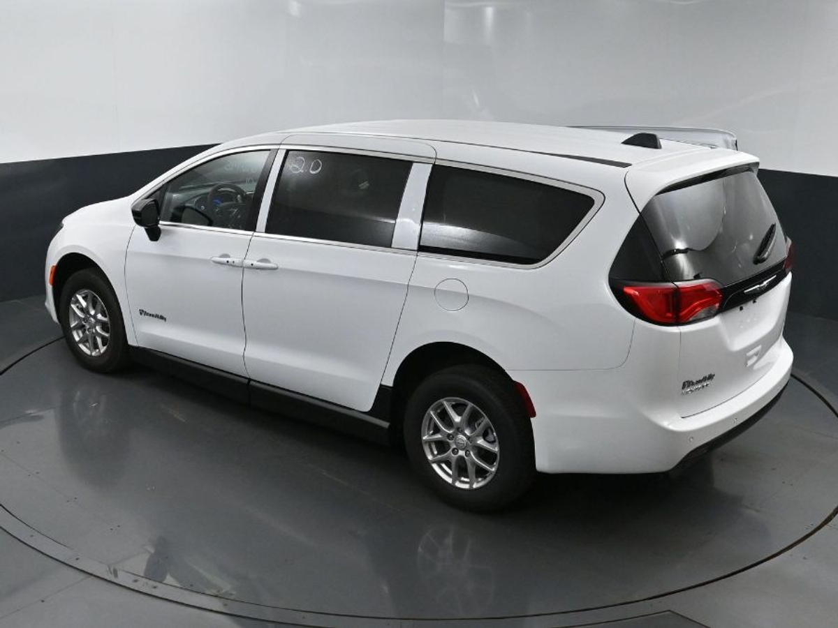 2025 CHRYSLER VOYAGER - Image 24