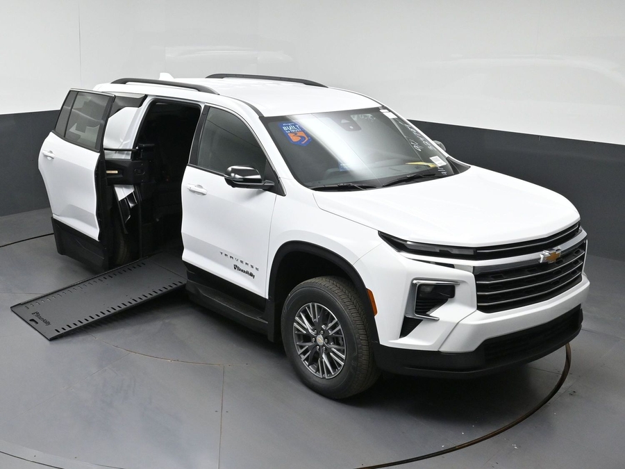 2026 Chevrolet Traverse LT - Photo 17