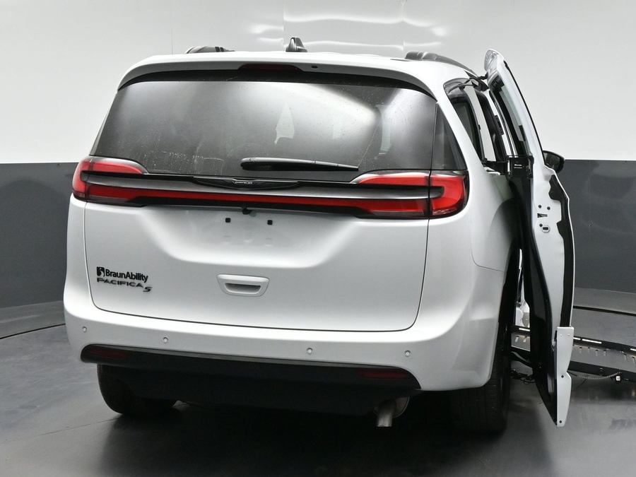 New 2026 Chrysler Pacifica Select Sport - BraunAbility Side Entry Fold Out Automatic Ramp