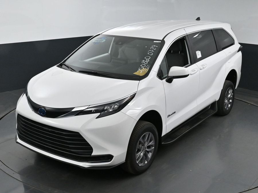New 2025 Toyota Sienna Hybrid LE - BraunAbility Commercial Rear Entry Entry Fold Out Manual Ramp