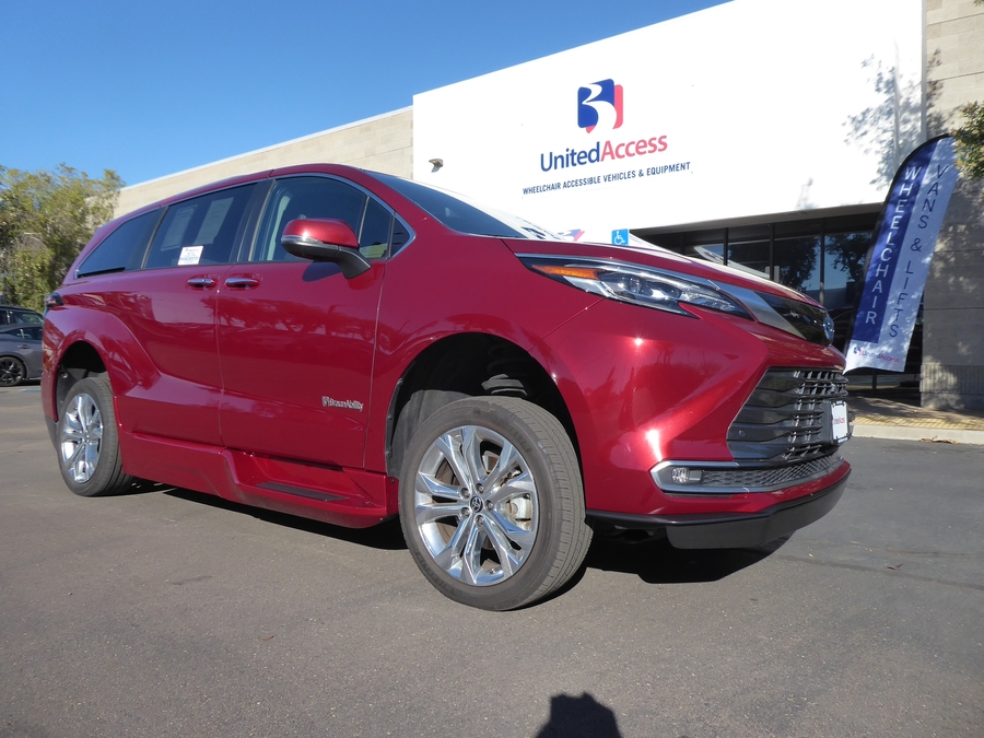 Used 2024 Toyota Sienna Hybrid Platinum - BraunAbility Side Entry In Floor Automatic Ramp