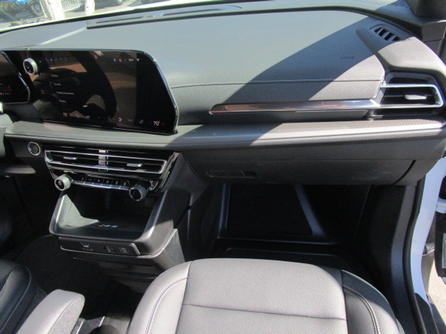 New 2026 Chevrolet Traverse 1LT Midnight - BraunAbility Side Entry In Floor Automatic Ramp