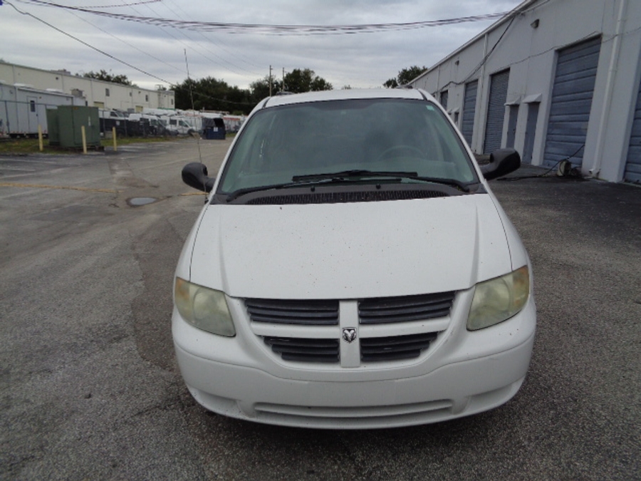 Used 2005 Dodge Grand Caravan SE - BraunAbility Side Entry Entry Fold Out Automatic Ramp