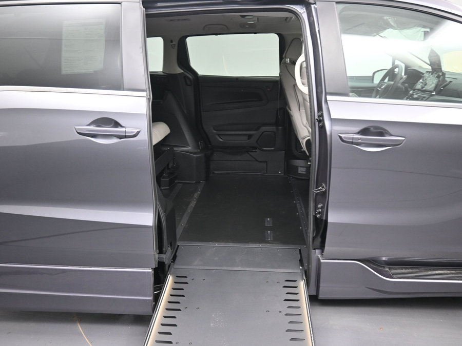 New 2026 Honda Odyssey Touring - BraunAbility Side Entry In Floor Automatic Ramp