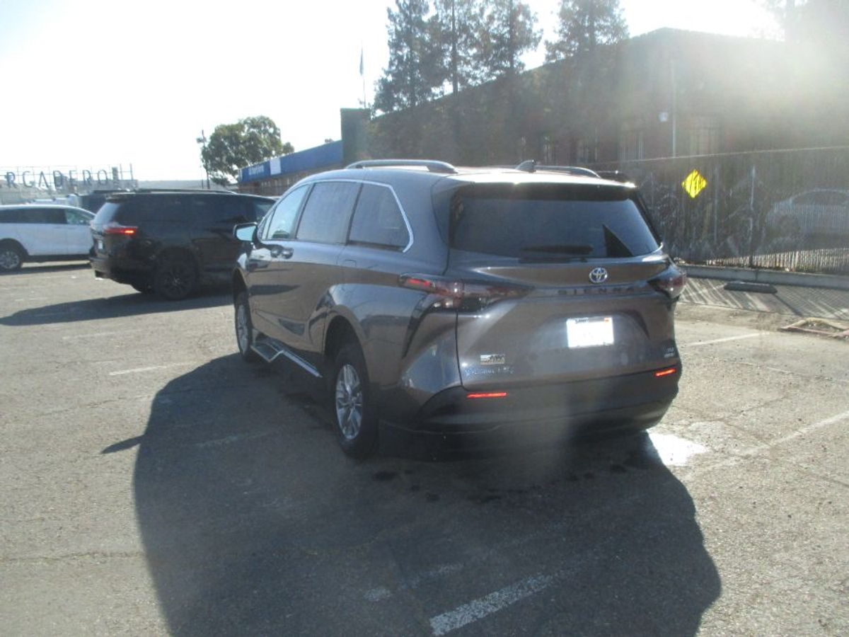 2024 TOYOTA SIENNA - Image 12
