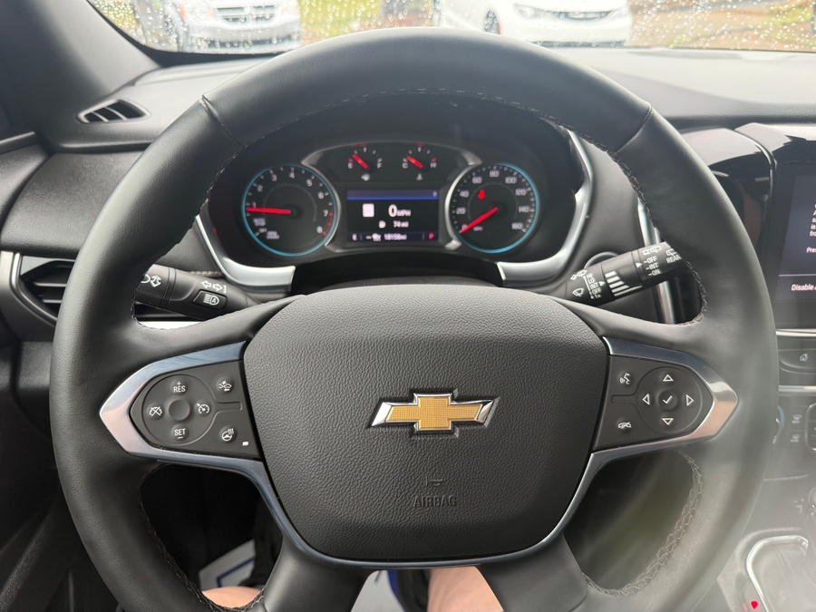 Grey Chevrolet Traverse image number 14