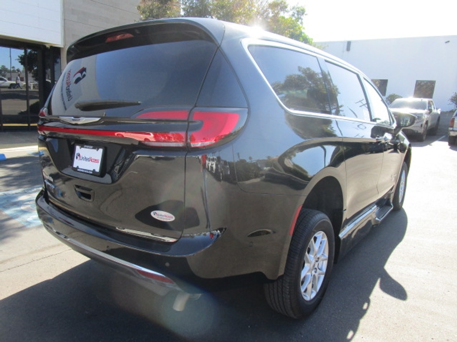 Used 2023 Chrysler Pacifica Touring L - BraunAbility Side Entry Entry In Floor Automatic Ramp