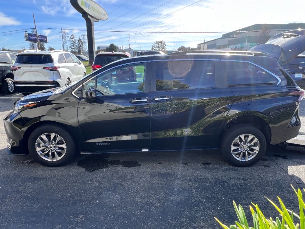 2024 TOYOTA SIENNA - Image 4