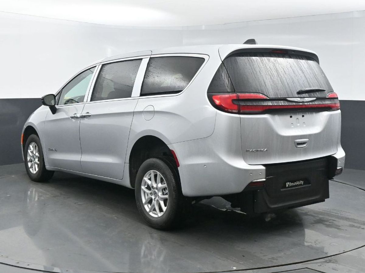 2024 CHRYSLER PACIFICA - Image 19