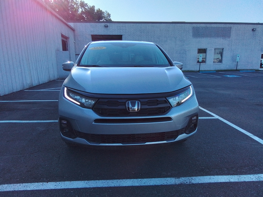 Silver Honda Odyssey image number 26
