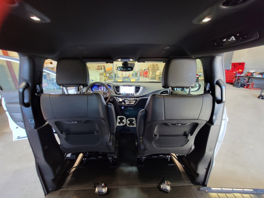 Used 2025 Chrysler Pacifica Select - BraunAbility Side Entry Entry Fold Out Automatic Ramp