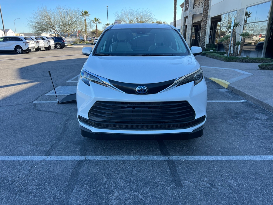 New 2025 Toyota Sienna Hybrid LE AWD - VMI  Entry  Ramp