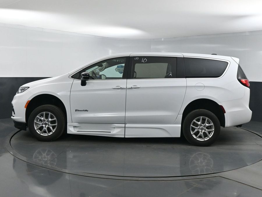 Used 2024 Chrysler Pacifica Touring L - BraunAbility Side Entry Entry Fold Out Automatic Ramp