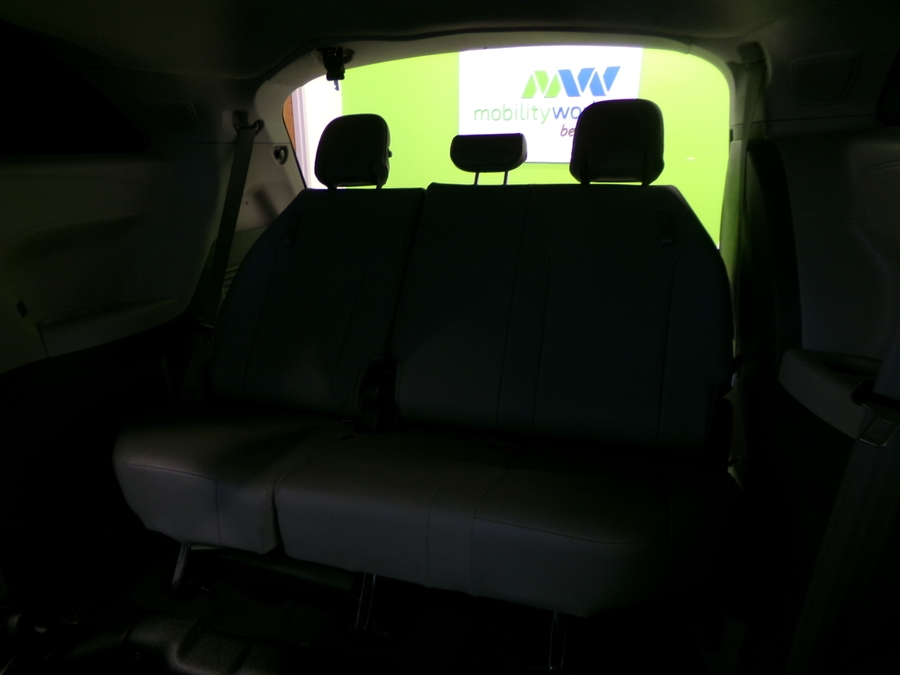 Orange Toyota Sienna image number 5