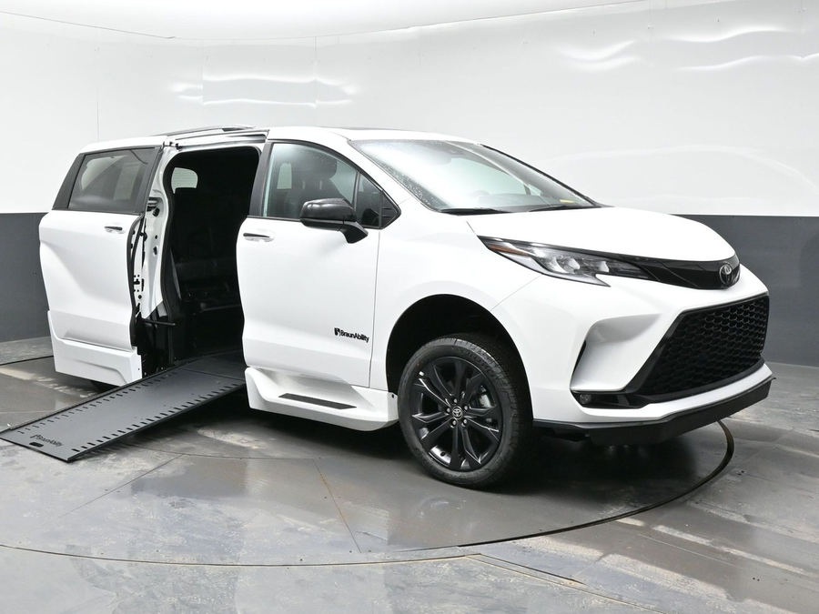 New 2026 Toyota Sienna Hybrid XSE Sport - BraunAbility Side Entry In Floor Automatic Ramp