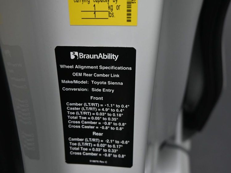 New 2026 Toyota Sienna Hybrid XLE Base - BraunAbility Side Entry Fold Out Automatic Ramp