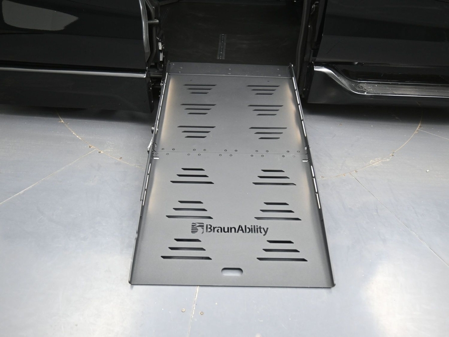 Black Toyota Sienna image number 17