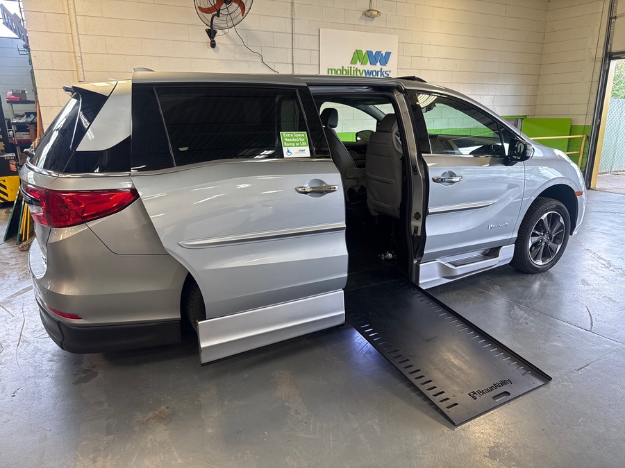 Silver Honda Odyssey with Side Entry Automatic In Floor ramp