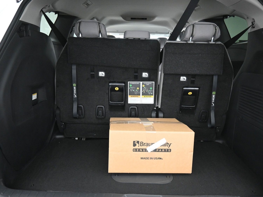 New 2026 Toyota Sienna Hybrid LE - BraunAbility Side Entry Fold Out Automatic Ramp