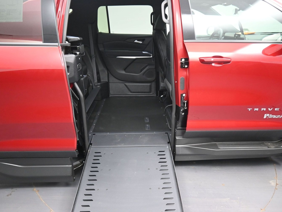 New 2026 Chevrolet Traverse 1LT - BraunAbility Side Entry In Floor Automatic Ramp