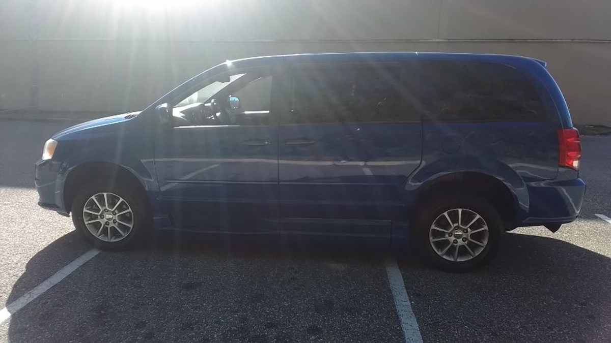 2013 DODGE GRAND CARAVAN - Image 10