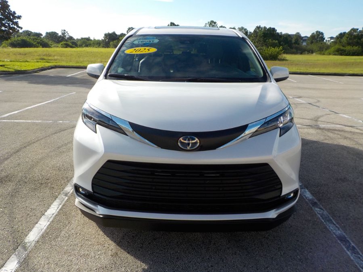 2025 TOYOTA SIENNA - Image 3