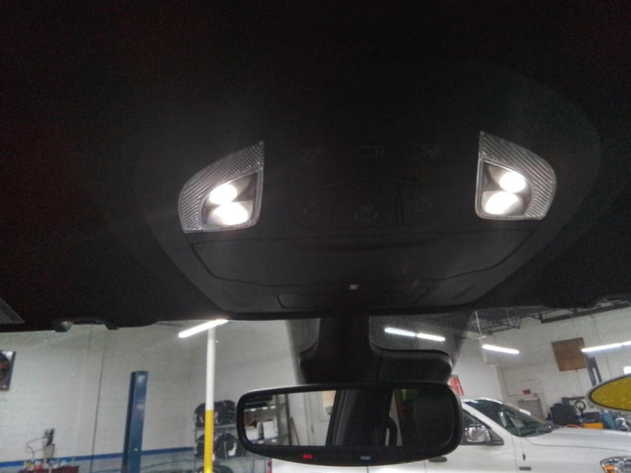 Black Chrysler Pacifica image number 37