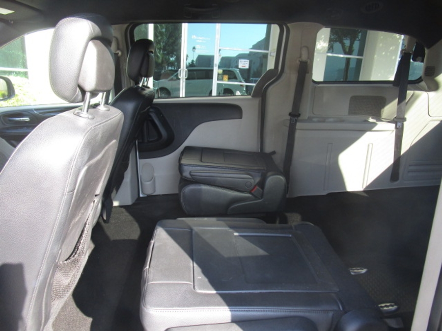 Used 2019 Dodge Grand Caravan SXT - OTH Rear Entry Entry Fold Out Manual Ramp