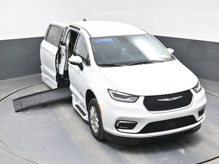 Used 2023 Chrysler Pacifica Touring L - BraunAbility Side Entry Entry Fold Out Automatic Ramp