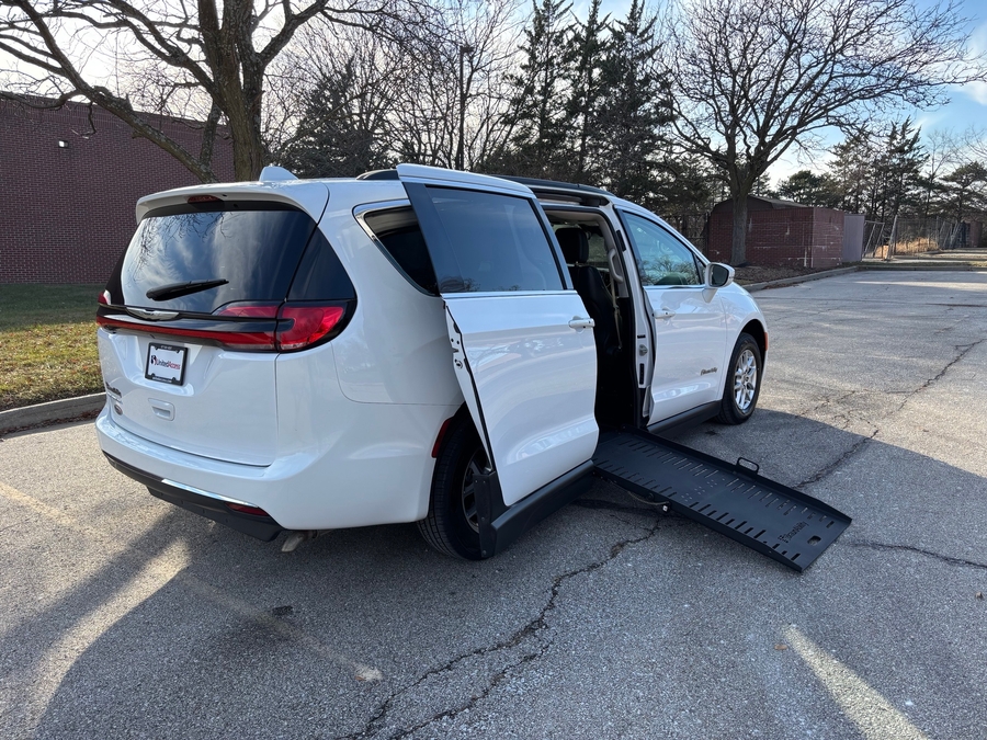 Used 2022 Chrysler Pacifica Touring L - BraunAbility Side Entry Entry Fold Out Manual Ramp