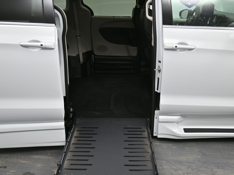 Used 2024 Chrysler Pacifica Touring L - BraunAbility Side Entry Entry Fold Out Automatic Ramp