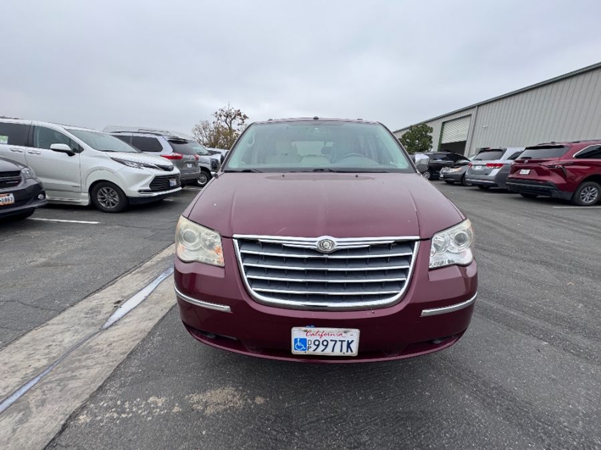 2009 CHRYSLER TOWN AND COUNTRY - Image 5