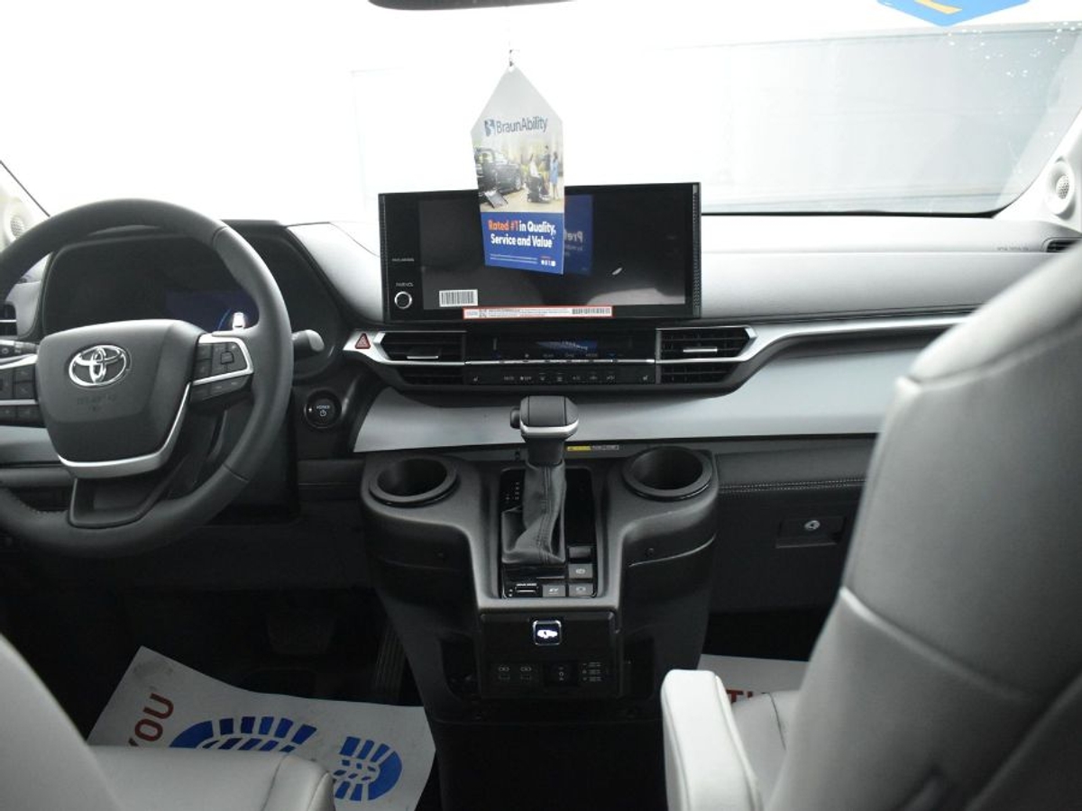 2025 TOYOTA SIENNA - Image 13