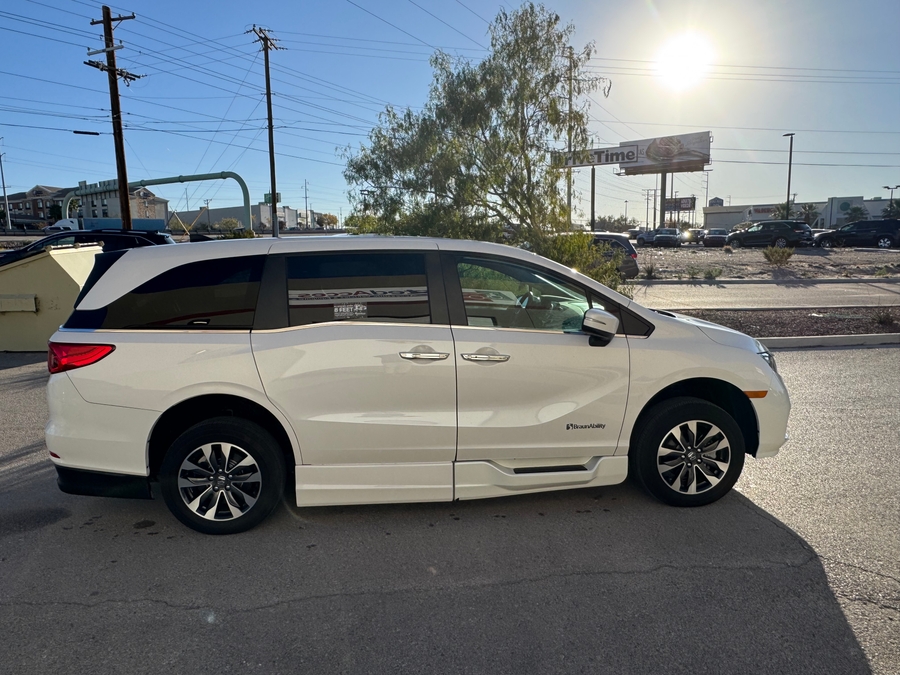 Used 2024 Honda Odyssey EX-L - BraunAbility Side Entry Entry In Floor Automatic Ramp